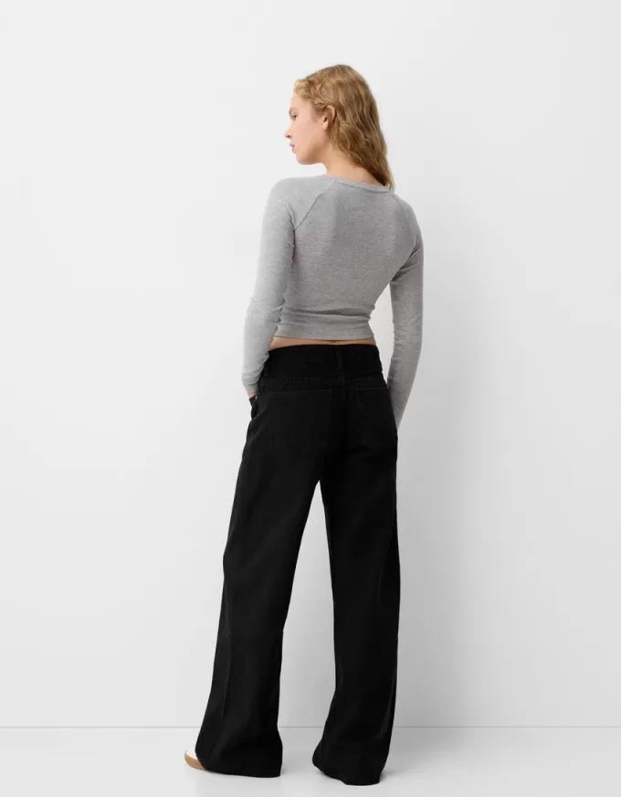 2-pack of long sleeve V-neck T-shirts 2-pack of long sleeve V-neck T-shirts