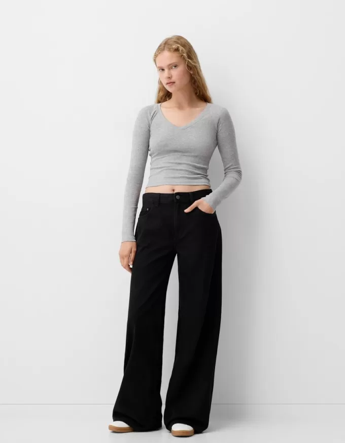 2-pack of long sleeve V-neck T-shirts 2-pack of long sleeve V-neck T-shirts