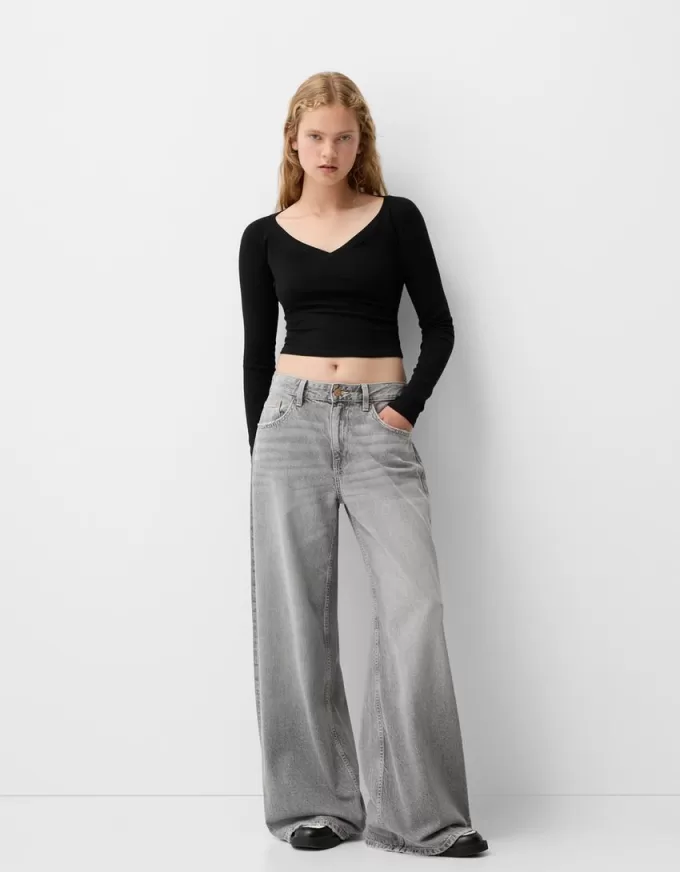 2-pack of long sleeve V-neck T-shirts 2-pack of long sleeve V-neck T-shirts