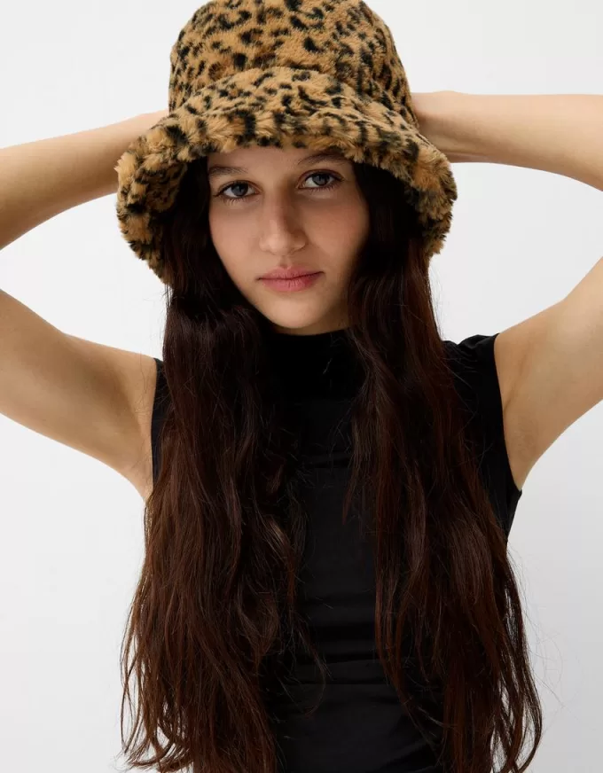 Animal print faux fur bucket hat Animal print faux fur bucket hat