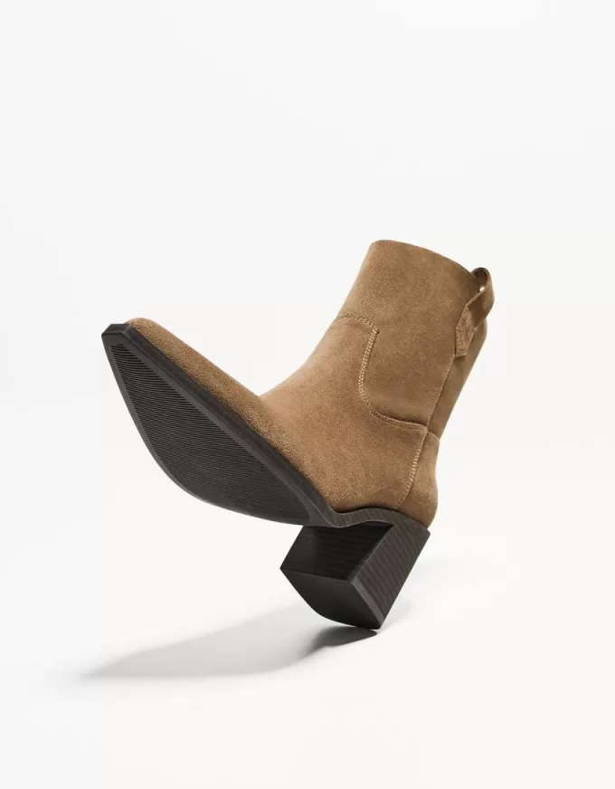 Asymmetric high-heel cowboy ankle boots Asymmetric high-heel cowboy ankle boots