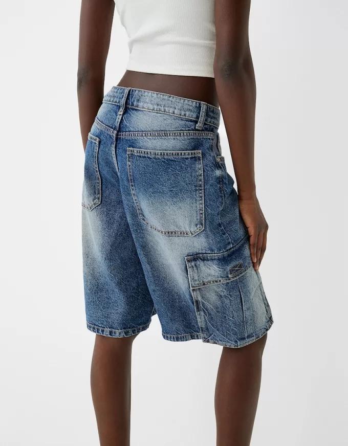 Baggy denim cargo Bermuda shorts