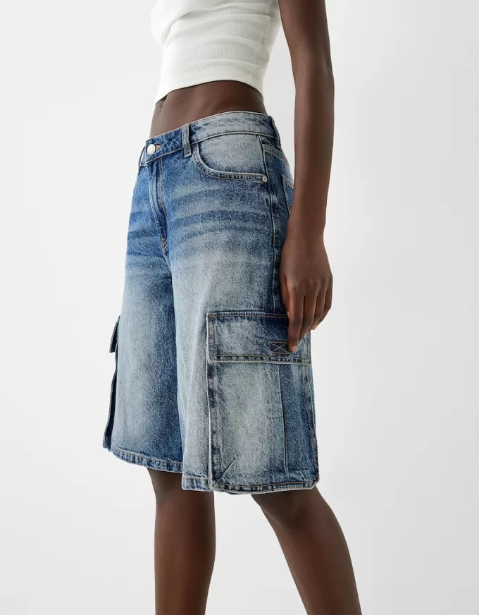 Baggy denim cargo Bermuda shorts