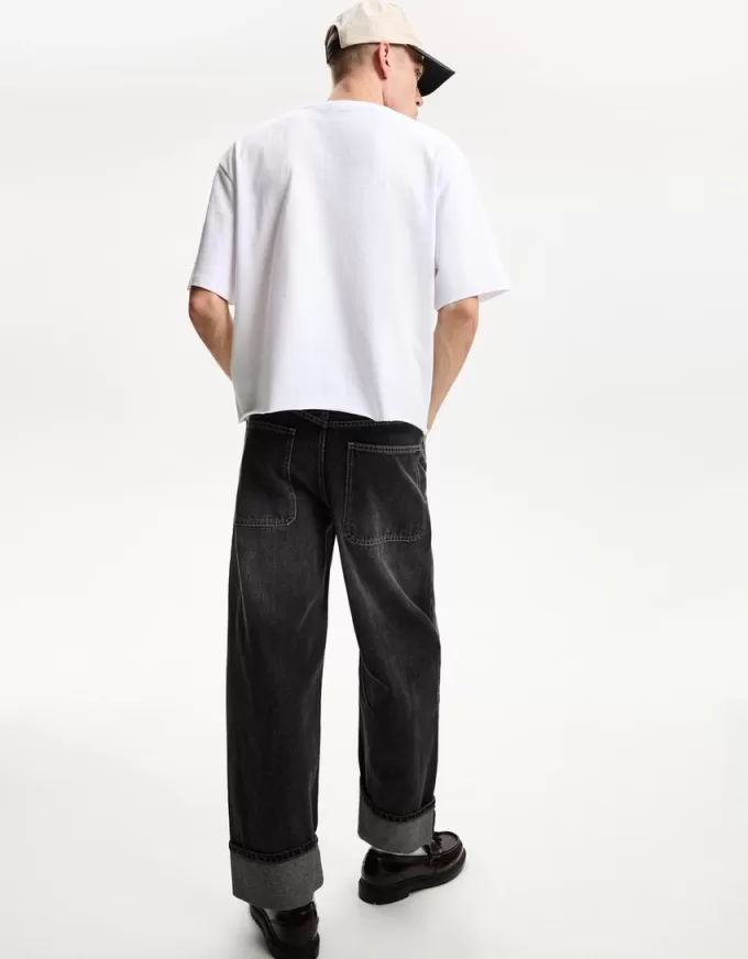 Baggy jeans with turn-up hems Baggy jeans with turn-up hems