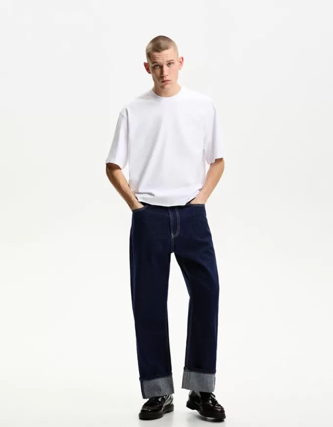 Baggy jeans with turn-up hems Baggy jeans with turn-up hems