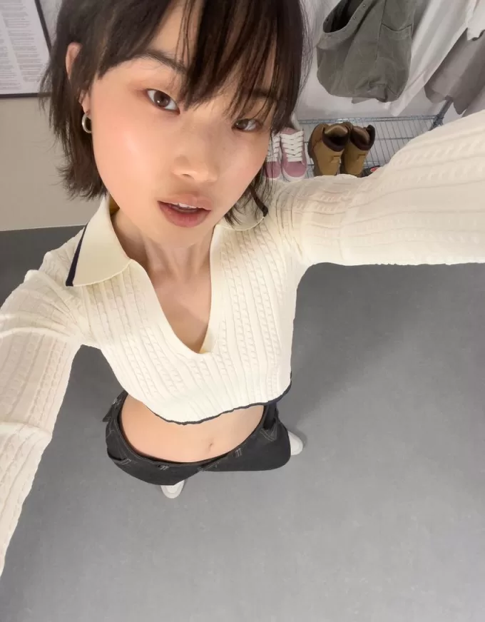 Cable-knit polo collar sweater