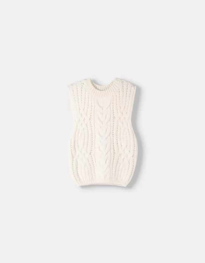 Cable-knit vest