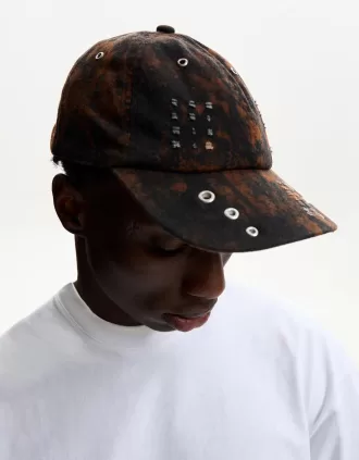 Cap with eyelets Cap with eyelets