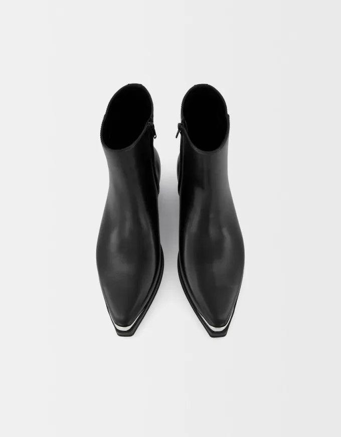 Cowboy ankle boots with metallic toe Cowboy ankle boots with metallic toe