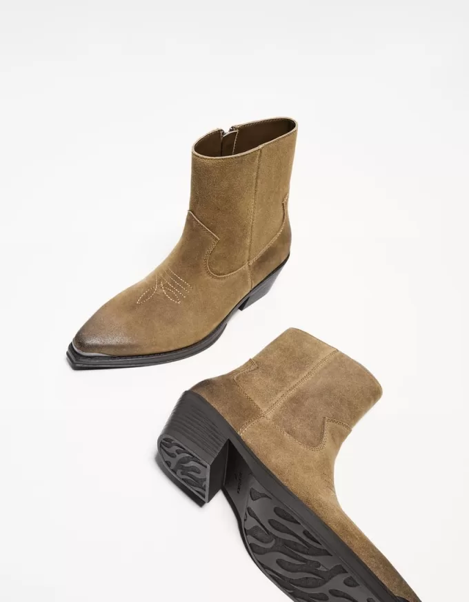 Cowboy ankle boots with metallic toe Cowboy ankle boots with metallic toe