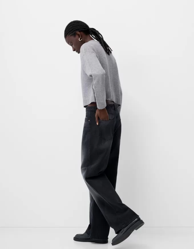 Cropped V-neck sweater