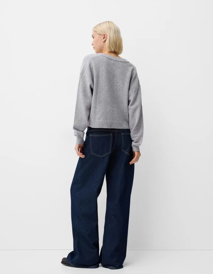 Cropped V-neck sweater