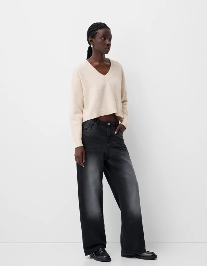Cropped V-neck sweater