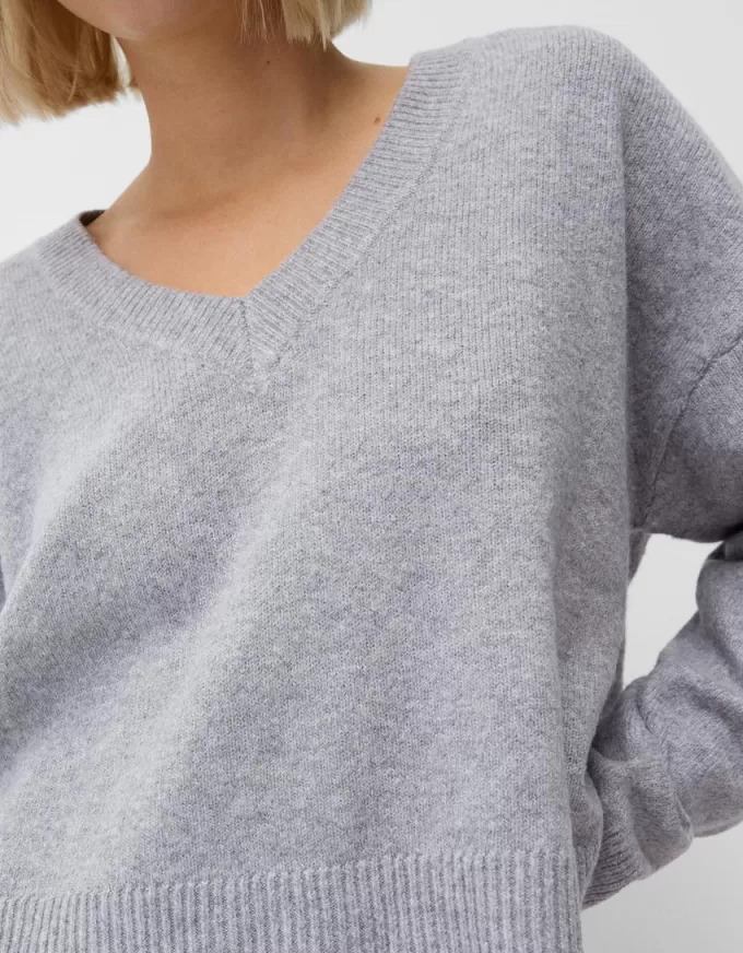 Cropped V-neck sweater