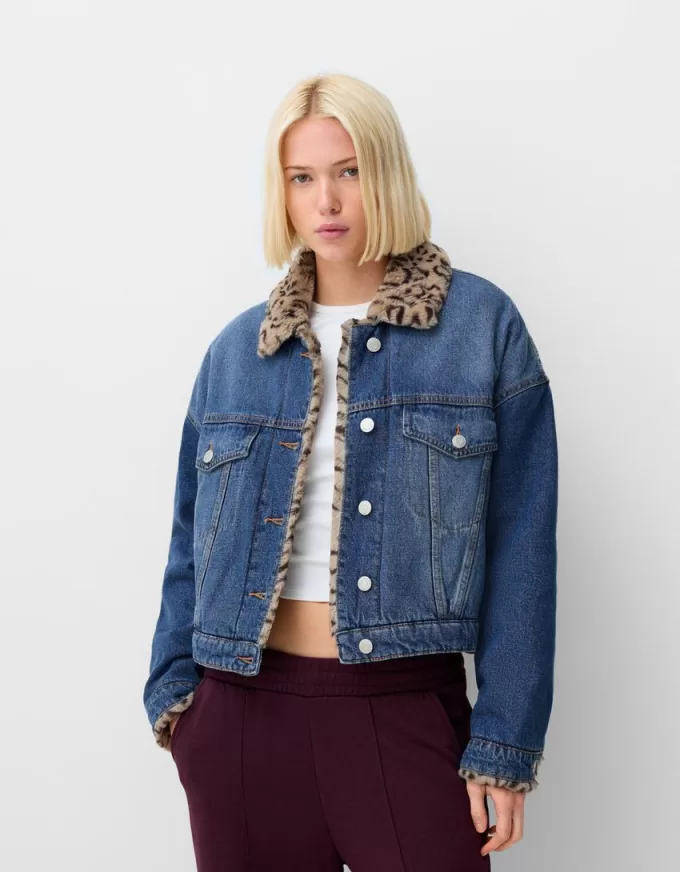 Denim jacket with animal print faux fur collar Denim jacket with animal print faux fur collar