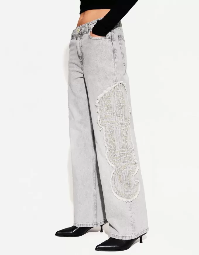 Embroidered baggy jeans