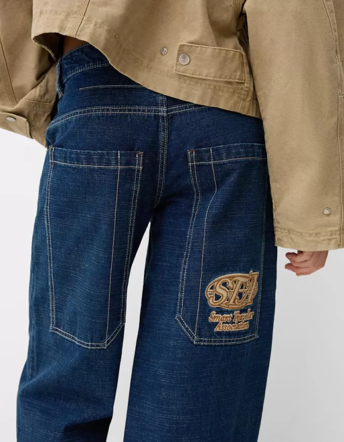 Embroidered boyfriend jeans