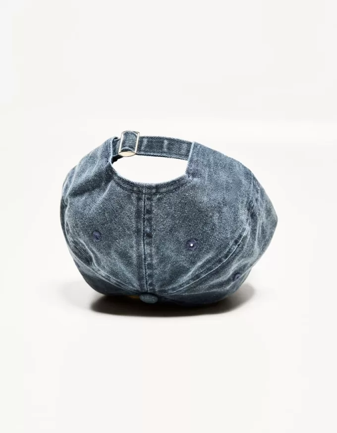 Embroidered cap Embroidered cap