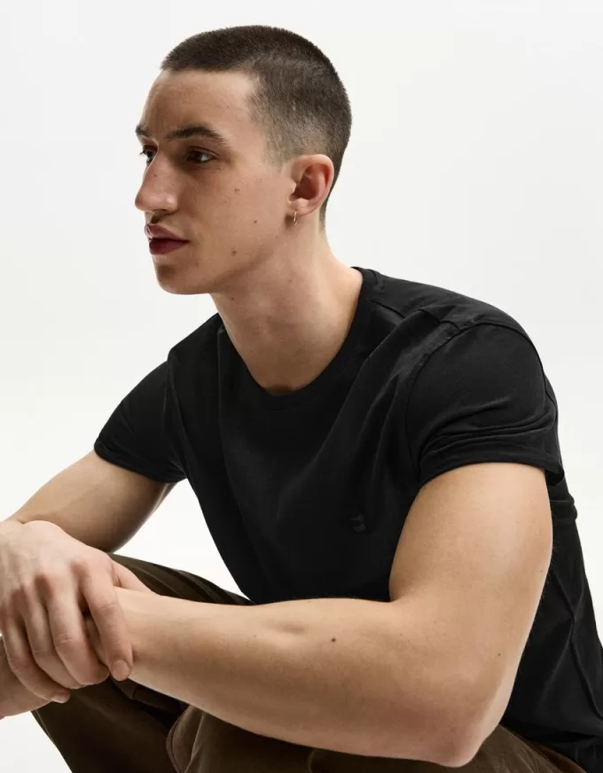 Embroidered short sleeve roll-up T-shirt Embroidered short sleeve roll-up T-shirt