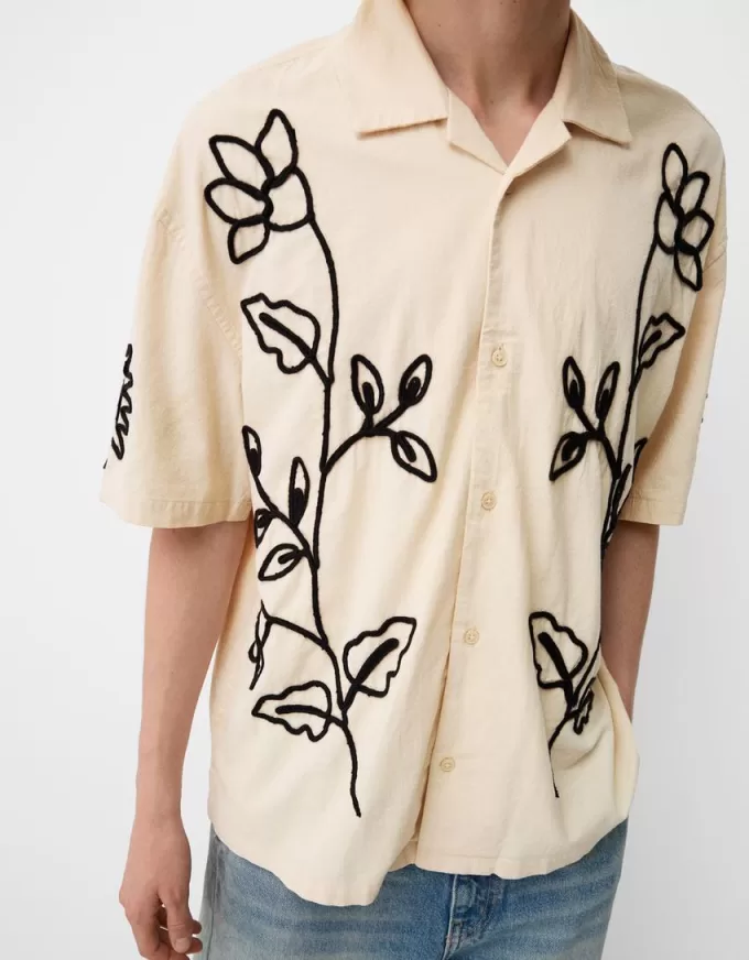 Embroidered short sleeve shirt