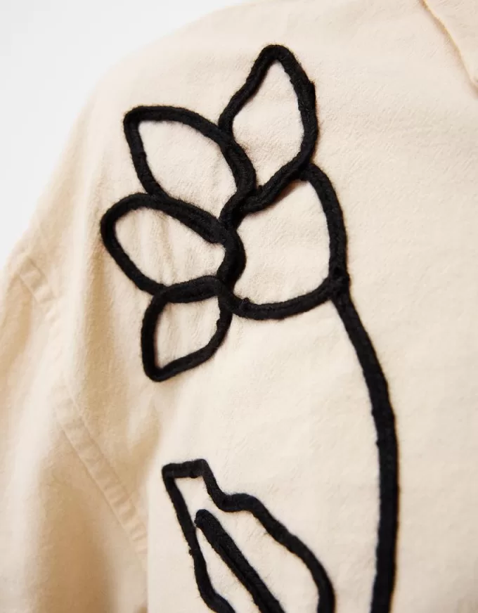 Embroidered short sleeve shirt