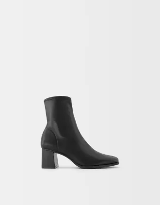 Fitted block-heel ankle boots