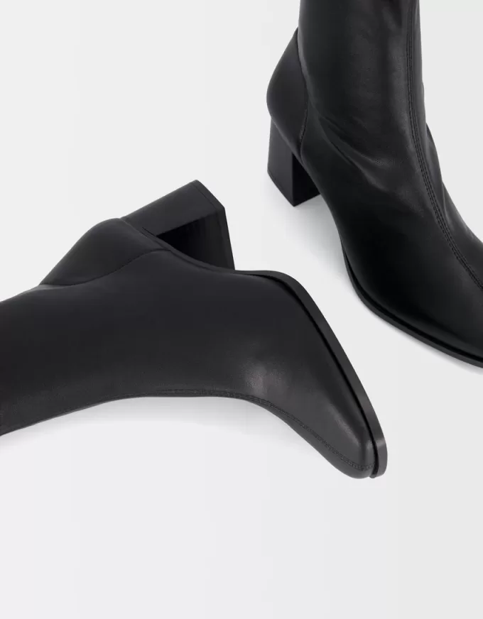 Fitted block-heel ankle boots Fitted block-heel ankle boots