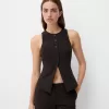 Fitted buttoned vest