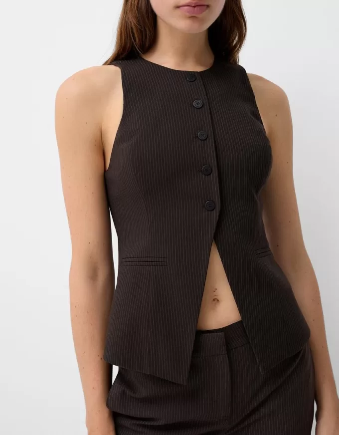 Fitted buttoned vest