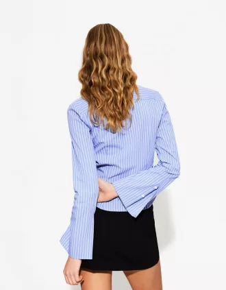 Fitted shirt with flared sleeves