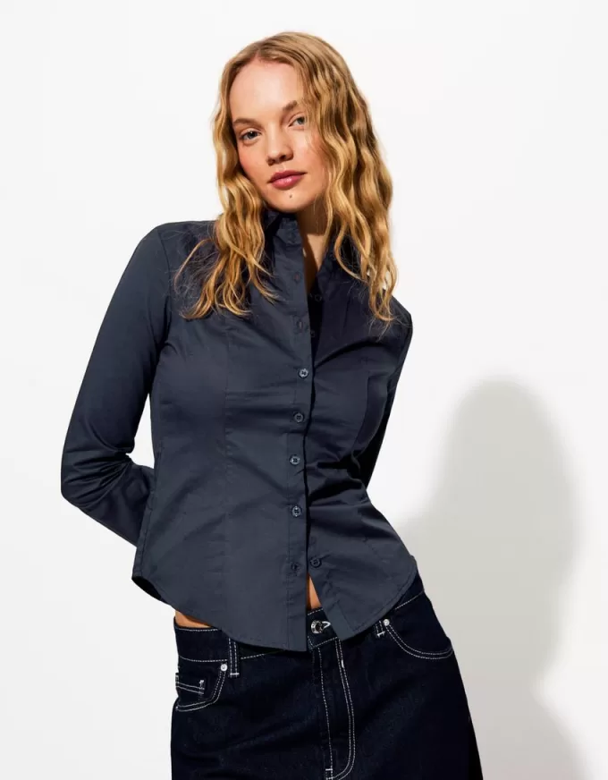 Fitted shirt with flared sleeves Fitted shirt with flared sleeves