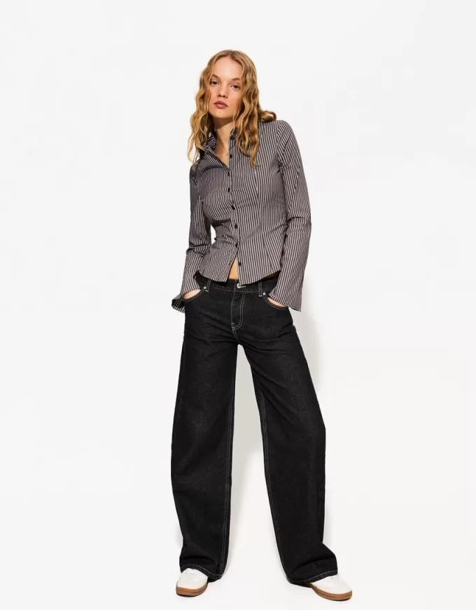 Fitted shirt with flared sleeves Fitted shirt with flared sleeves