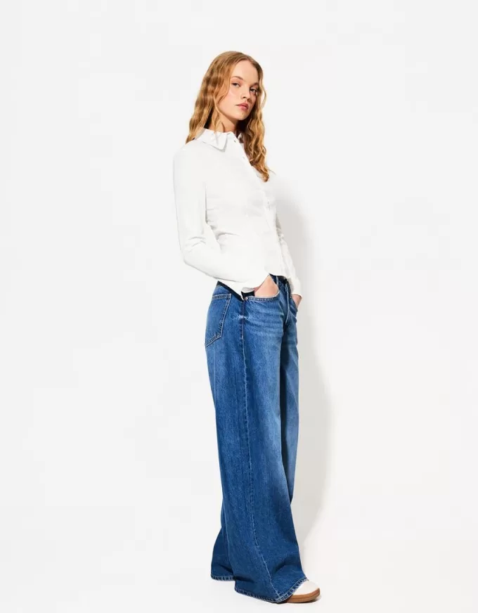 Fitted shirt with flared sleeves Fitted shirt with flared sleeves