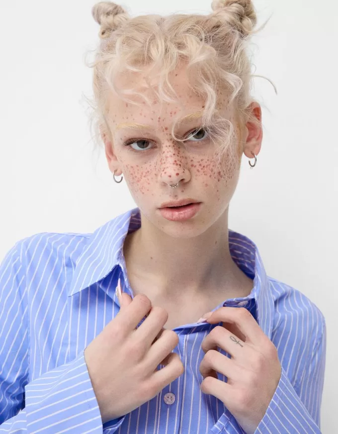 Fitted shirt with flared sleeves Fitted shirt with flared sleeves