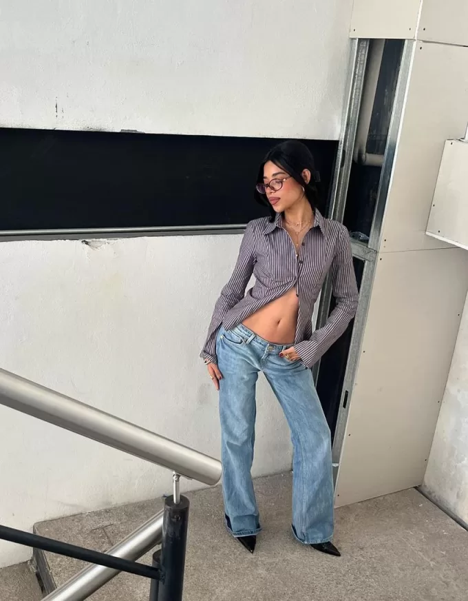 Fitted shirt with flared sleeves Fitted shirt with flared sleeves