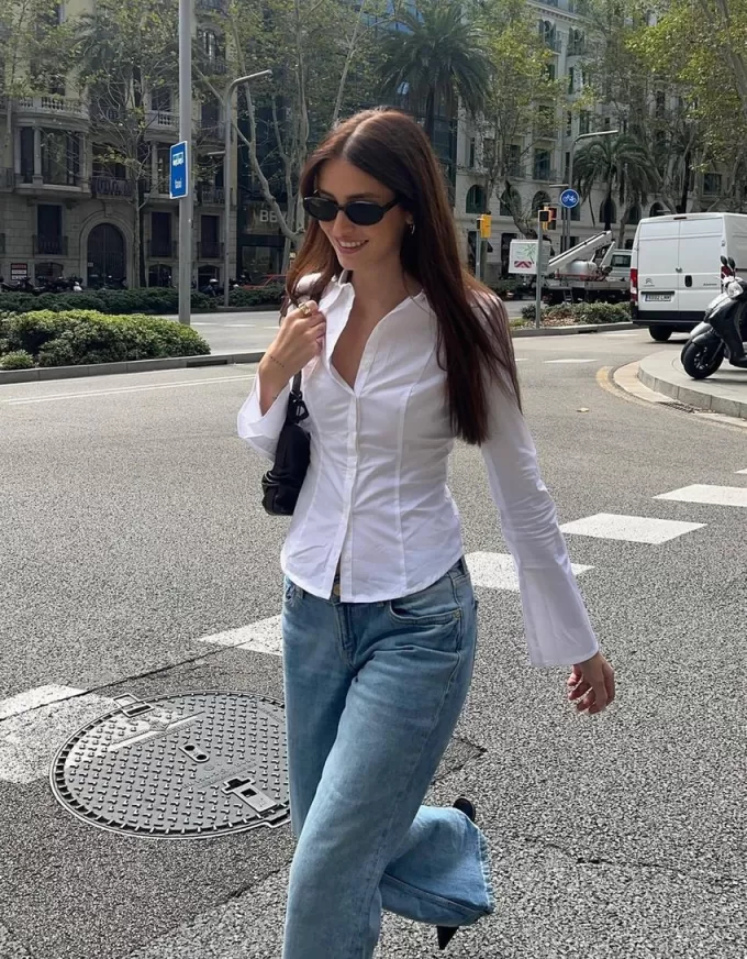 Fitted shirt with flared sleeves Fitted shirt with flared sleeves