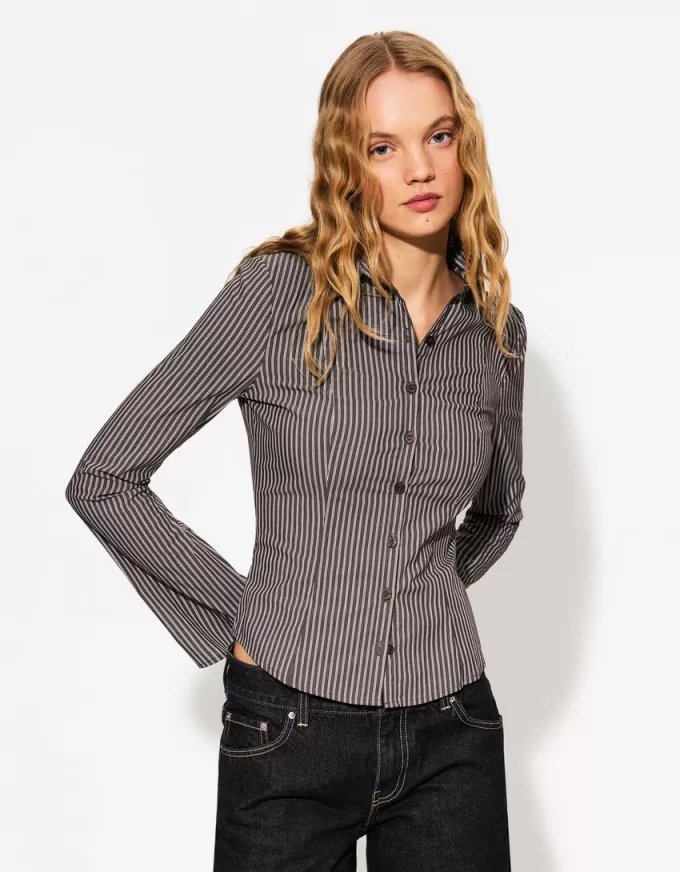 Fitted shirt with flared sleeves Fitted shirt with flared sleeves