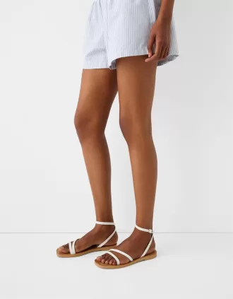 Flat sandals with straps