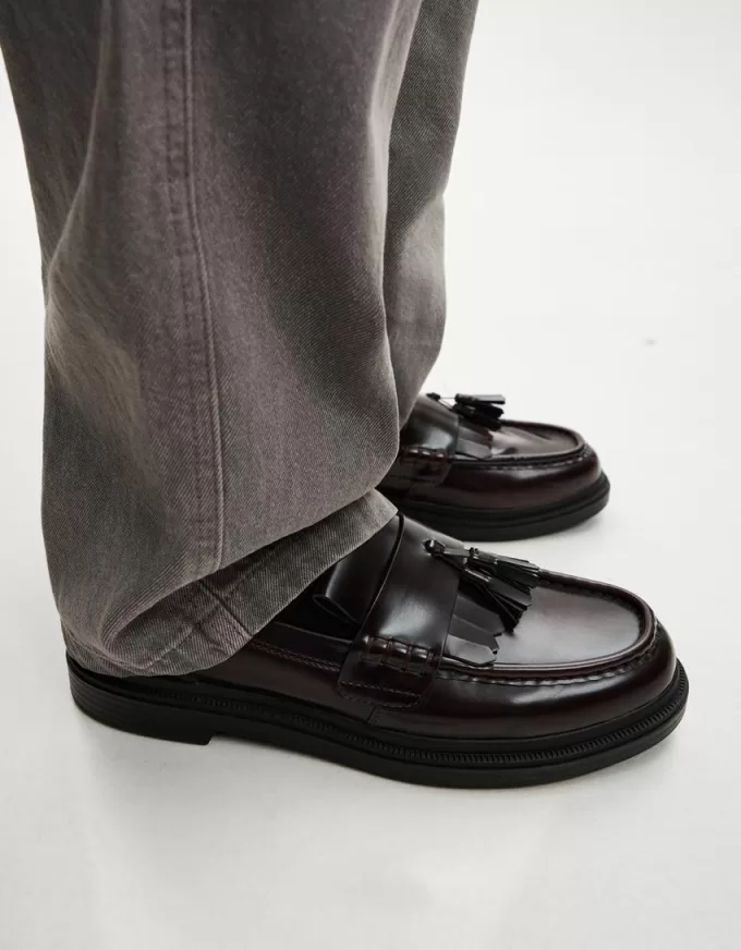 Fringed loafers with tassels