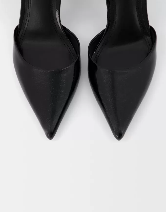 High-heel shoes with chain detail High-heel shoes with chain detail