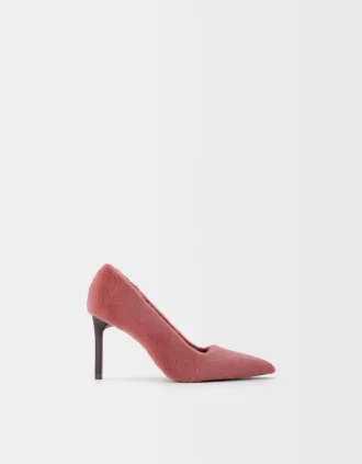 High-heel shoes with faux fur