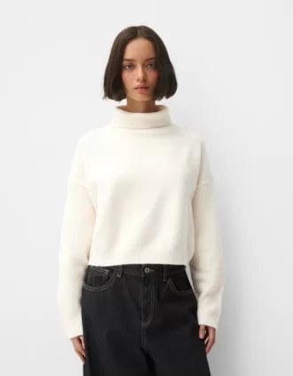 High neck sweater with wide sleeves