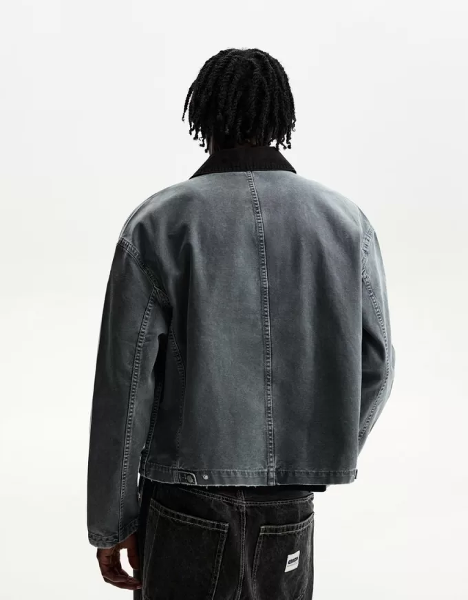 Jacket with contrasting collar