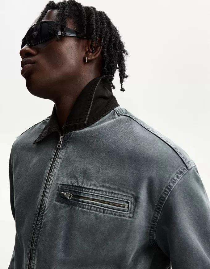 Jacket with contrasting collar