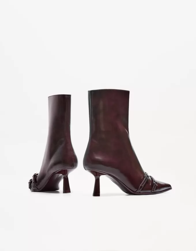Kitten-heel ankle boots with buckles Kitten-heel ankle boots with buckles