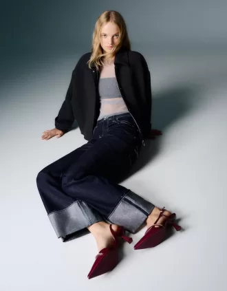 Kitten-heel shoes with chain detail