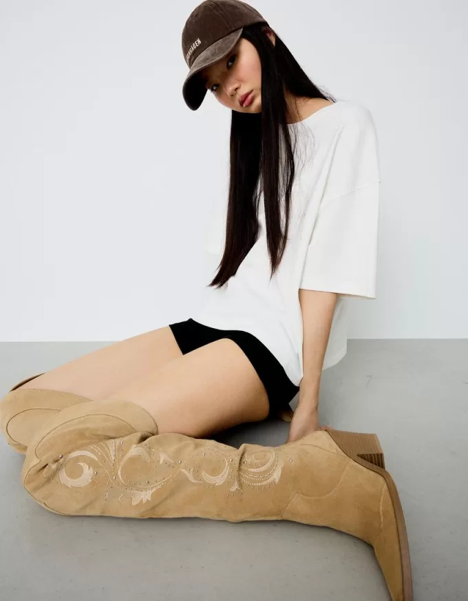 Knee-high high-heel cowboy boots Knee-high high-heel cowboy boots