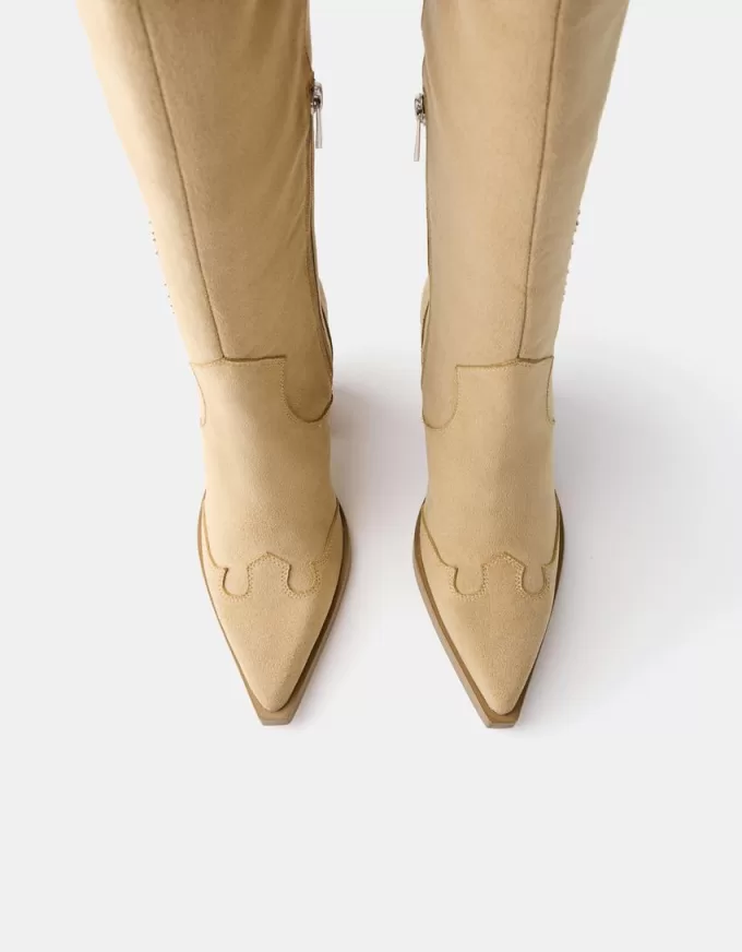 Knee-high high-heel cowboy boots Knee-high high-heel cowboy boots