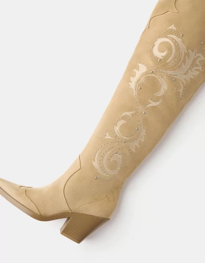 Knee-high high-heel cowboy boots Knee-high high-heel cowboy boots