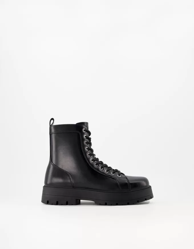 Lace-up track sole ankle boots Lace-up track sole ankle boots
